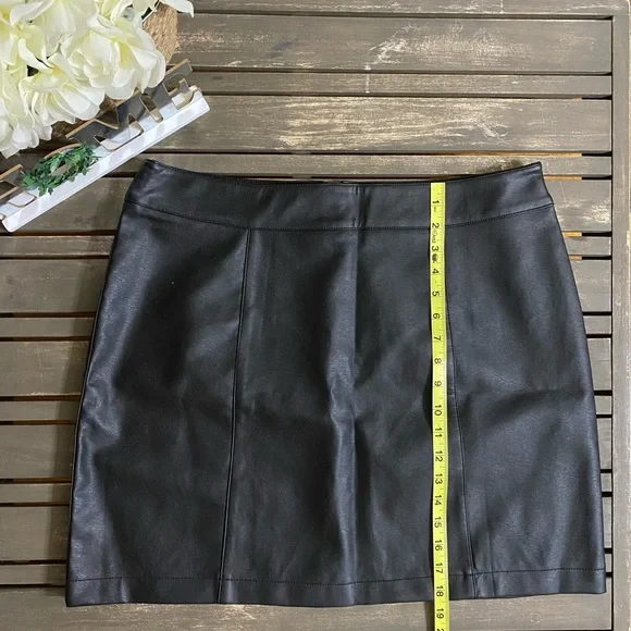 FOREVER21 FAUX LEATHER MINI SKIRT - Picture 7 of 10